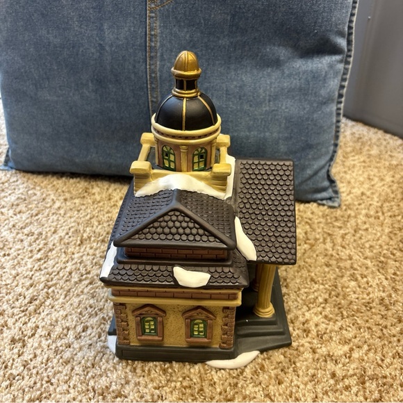 Dickens 1997 Village Bank & Trust light up Christmas village piece - Picture 5 of 8